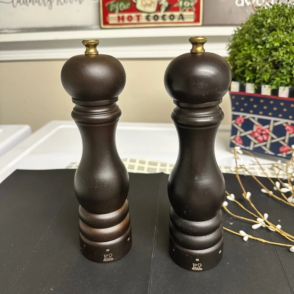 Peugeot Paris U'Select Salt‎ and Pepper mills in Chocolate finish beech wood